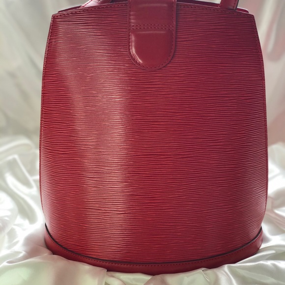 ✨SOLD✨Louis Vuitton Vintage Cluny Red Epi Leather - Picture 5 of 9